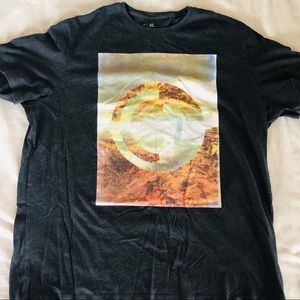 Men’s Banana Republic XL Dark Gray Graphic Tee